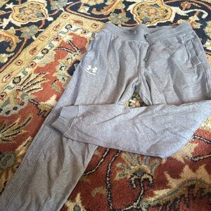 Men’s medium grey jogger styled sweats by Umder Armour